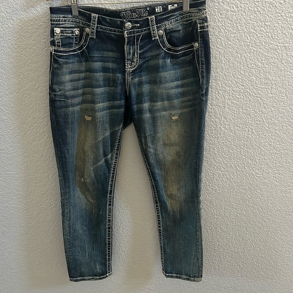 Miss Me Mid-Rise Distressed Bedazzled Thick Hem Easy Crop Size 28 - Picture 2 of 7